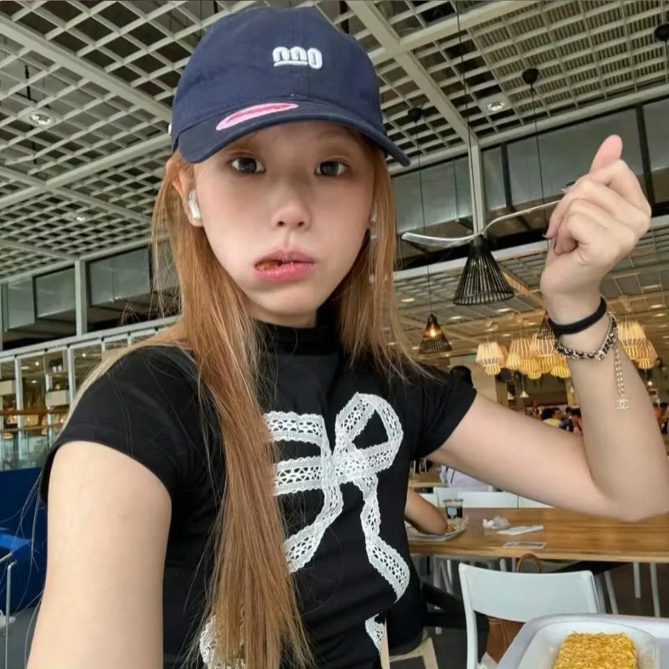 让你摆地摊,没让你城管局门口摆